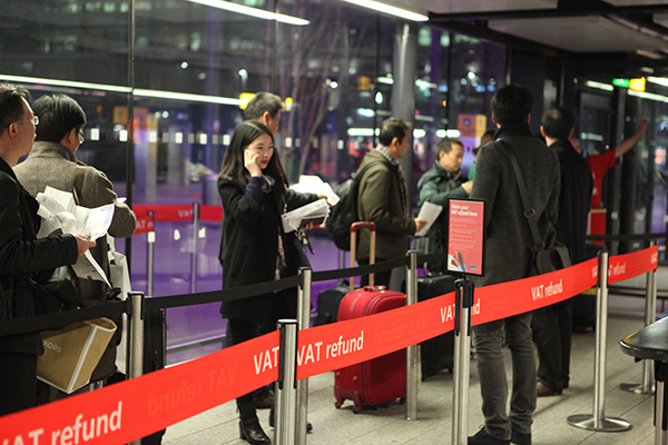 Chinese tourists bemoan UK's tax-refund system