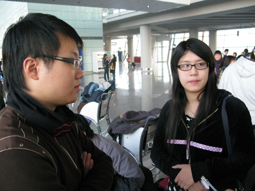 Wearing down coats, Macao teenagers fond of Beijing