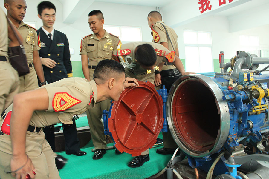 Indonesian navy visits China's submarine academy