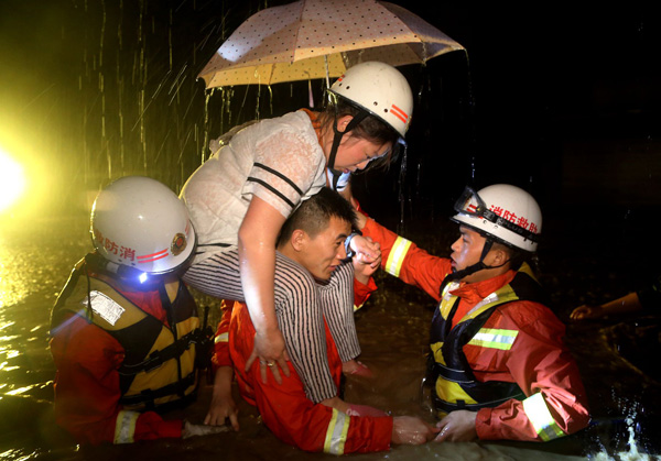 Flooding and deadly landslides halt travel