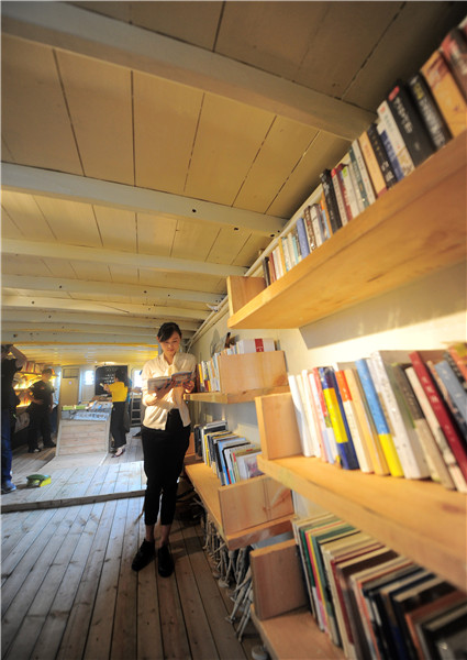 In Hainan province, the library floats