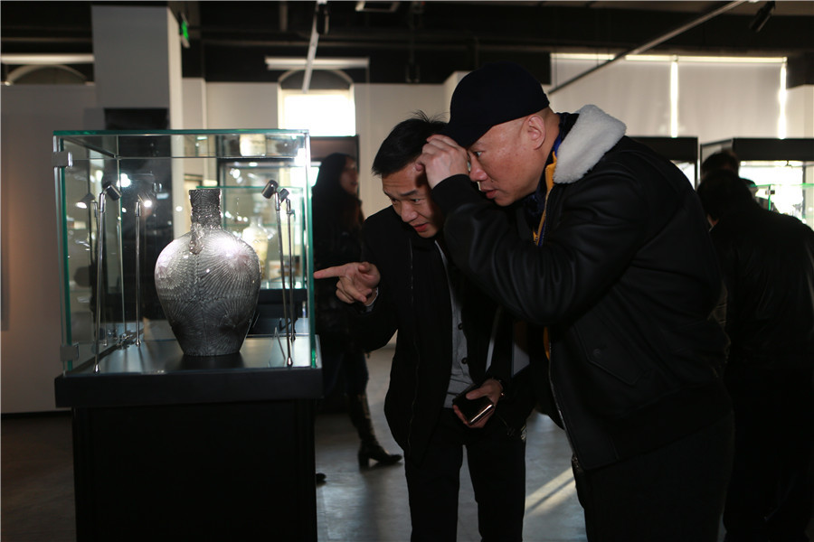 Beijing's Qianmen area hosts intangible heritage exhibition