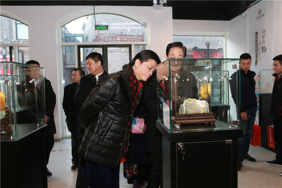 Beijing's Qianmen area hosts intangible heritage exhibition