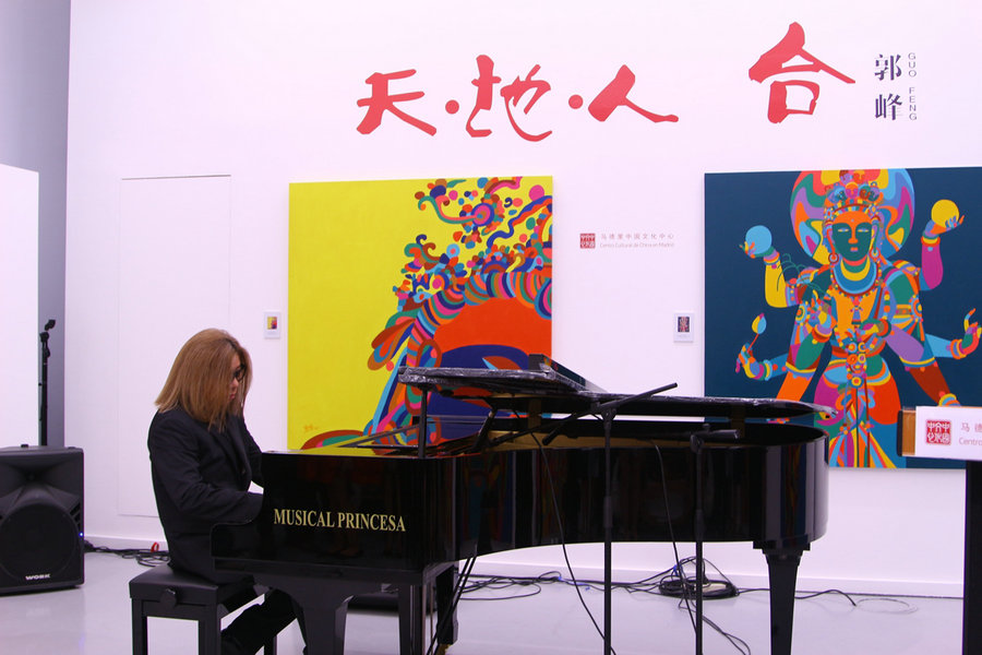 Chinese music star shines his art exhibition in Madrid