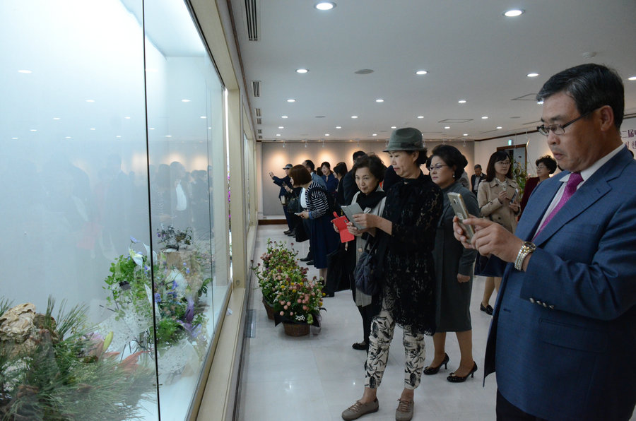 Exchanges on flower arranging art held in Seoul