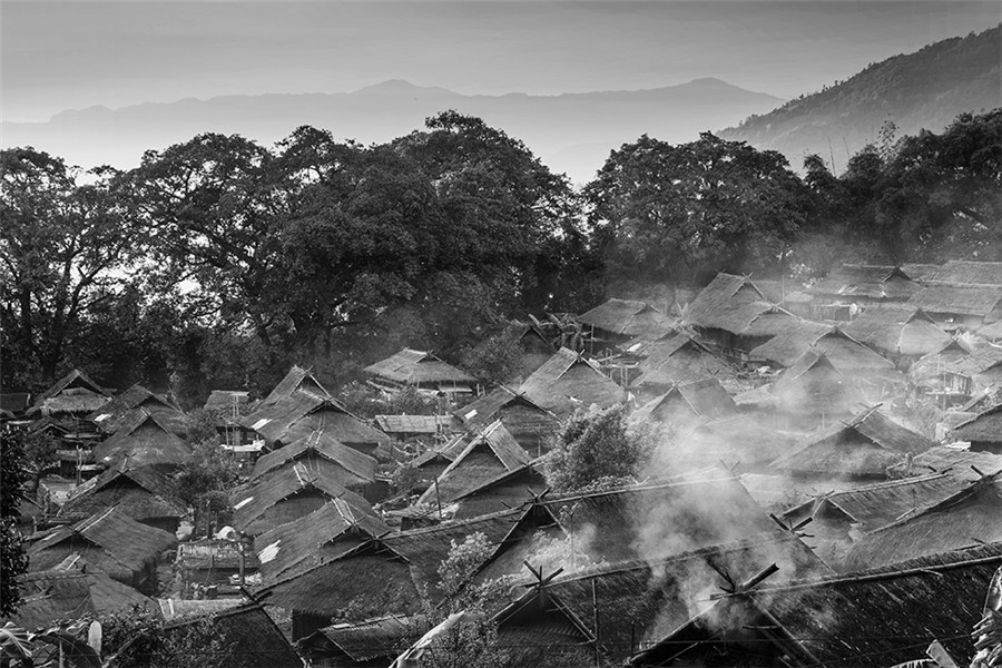 Life of China's last 'primitive tribe' captured on film