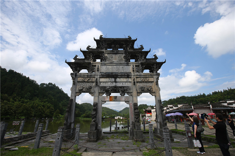 Sinologists visit historical sites in Anhui