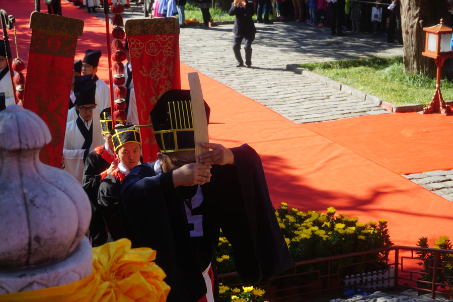 Grand ceremony marks 2,567th birthday of Confucius