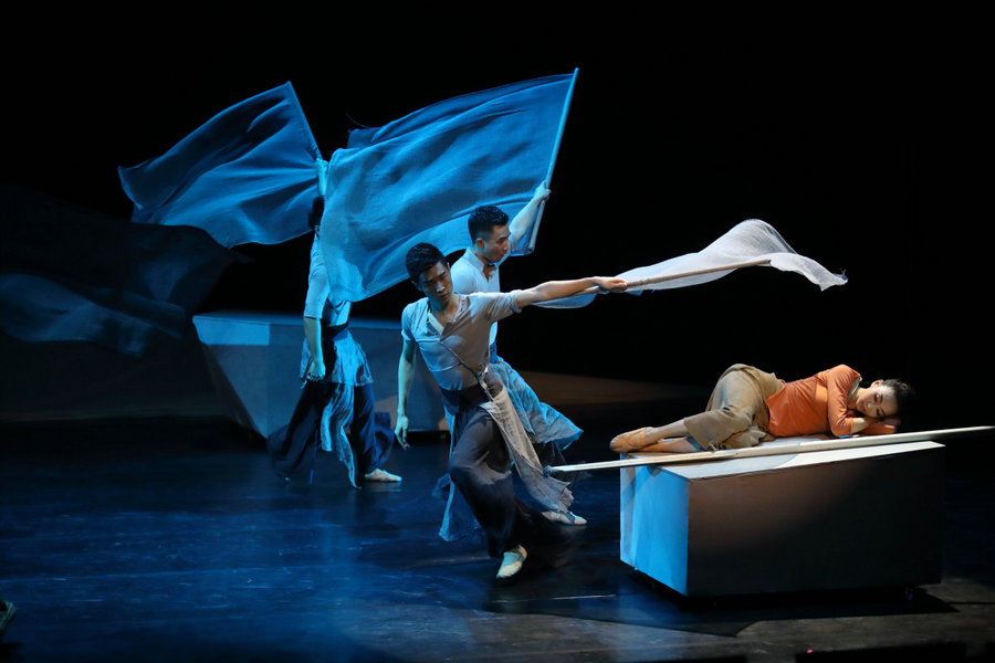 Modern dance performance represents human relationships