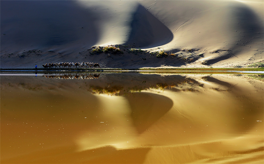 Photographer captures splendid scenery deep in the desert