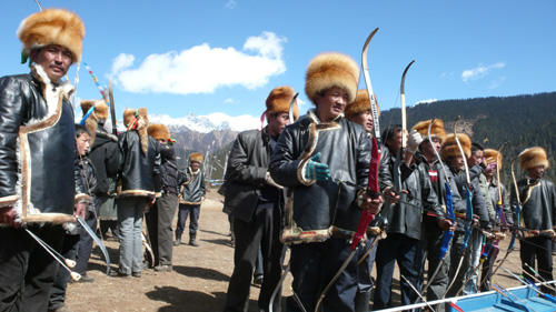 雪域高原藏族农牧民欢庆藏历正月十五（图）