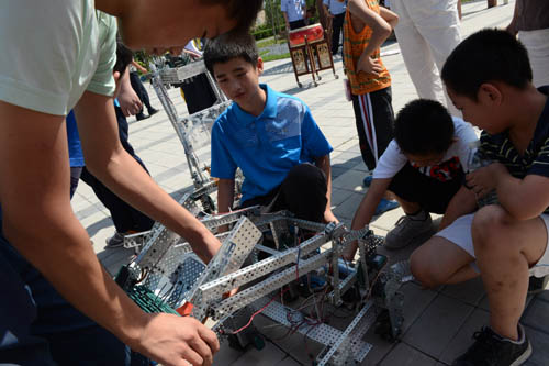 北京园博园开设青少年智能机器人体验课堂