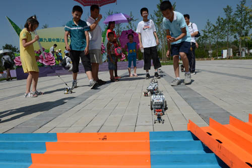 北京园博园开设青少年智能机器人体验课堂