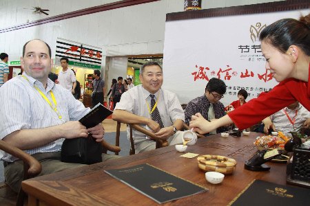 南平武夷茶乡飘四海 李克强希冀茶旅打出名气