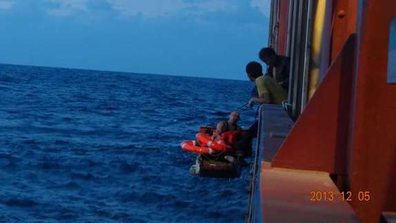 中国海上搜救中心表彰救起19名遇险船员的“长江永恒”轮
