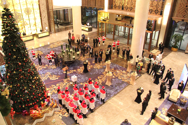 哈尔滨万达嘉华酒店举行2013圣诞慈善亮灯仪式