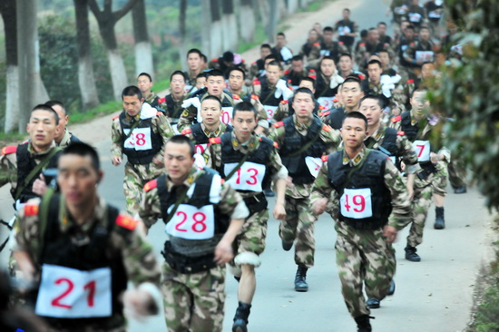 武警湖北总队开展特战集训（图）