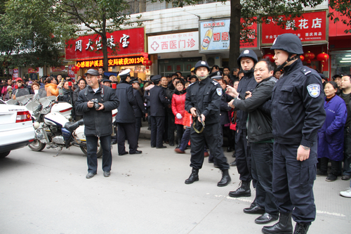 历时十三天 泸溪县持枪抢劫珠宝案告破(图)