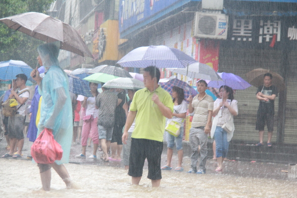 最大洪水湖南遭受暴雨袭击 凤凰将出现有记录以来