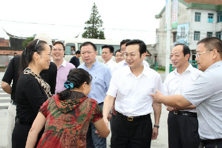 南通代市长张国华走访农村学校看望一线教师并座谈