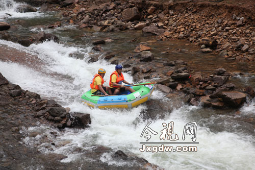 大觉山国际生态旅游节开幕 国内外选手竞漂飞渡