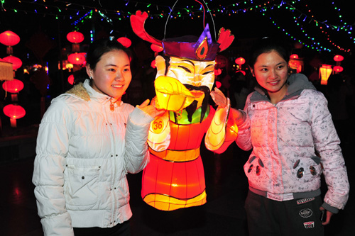 克拉玛依举办元宵节花灯展