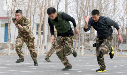 克拉玛依：沙场点兵训练忙