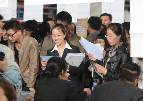 石河子大学两天举办5场招聘会 807家单位提供2万余就业岗位