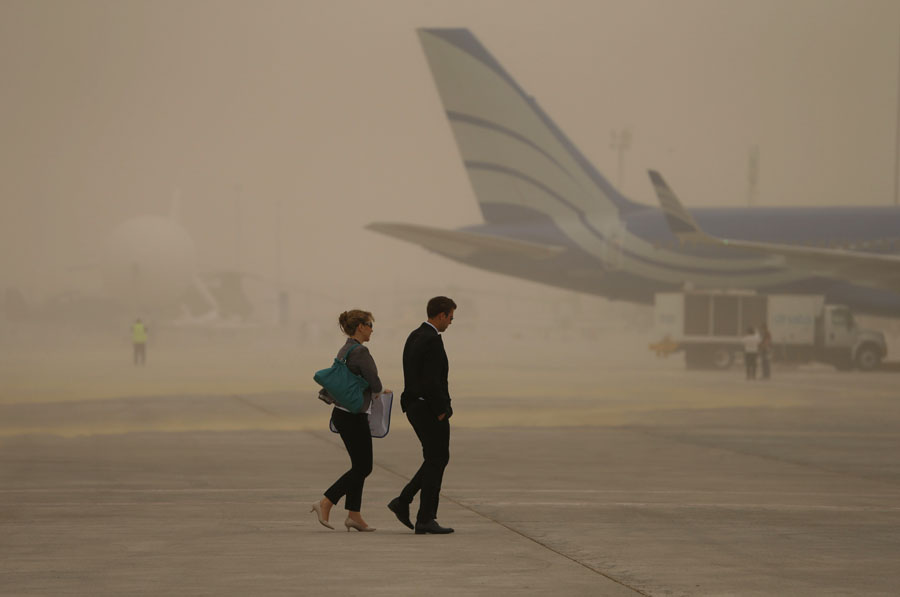 Dubai Airshow opens in sandstorm