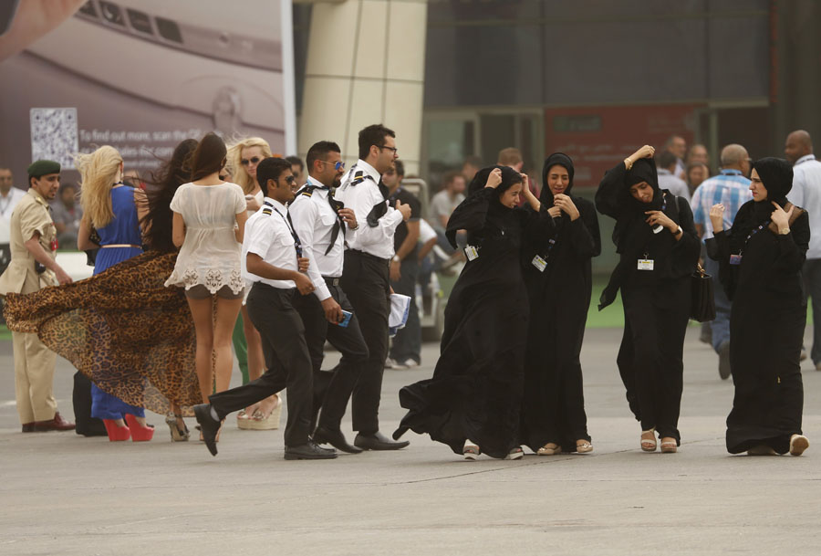 Dubai Airshow opens in sandstorm