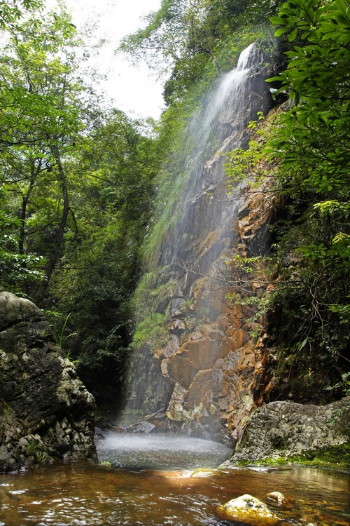 秋光里，穿越在黄山最原始的峡谷中“寻古探幽”