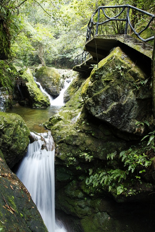 秋光里，穿越在黄山最原始的峡谷中“寻古探幽”