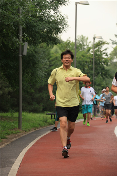 Runners head to park early to beat summer heat