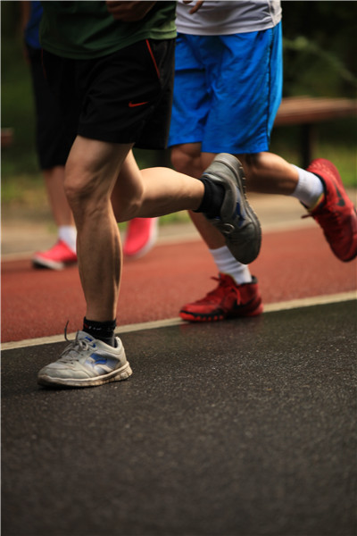 Runners head to park early to beat summer heat