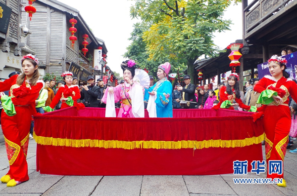 Folk custom gala staged at historical street in Fuzhou