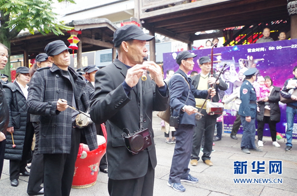 Folk custom gala staged at historical street in Fuzhou