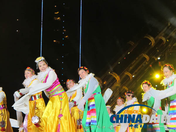 Thousands join in New Year's gala in Guiyang