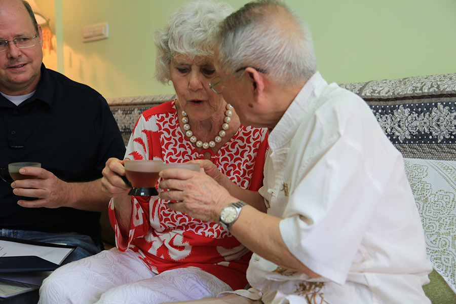 Woman reunited with Chinese rescuer 71 years on