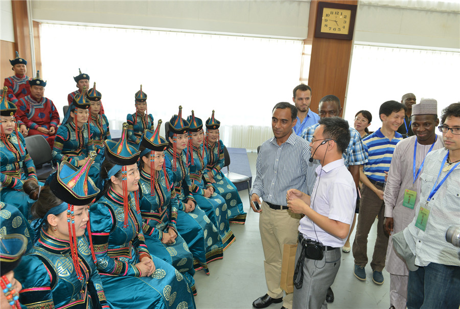 Diplomats explore Inner Mongolia's grassland