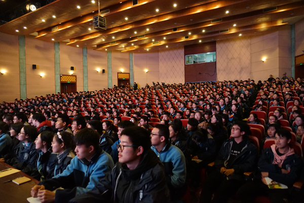 Wuxi students attend special 'two sessions' class