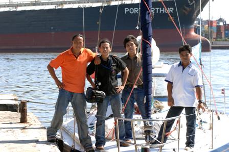 First Chinese man circum-navigates globe in an unpowered sailboat