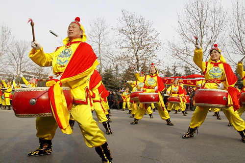 Folk performances held to celebrate the Lantern festival in Zhoucun