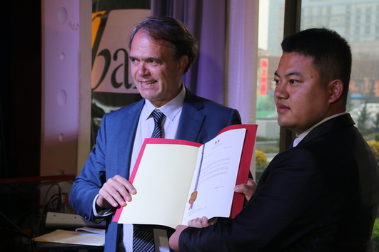 Qingdao captain receives letter of thanks from French embassy