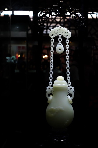 Jade carving works at Yunnan Cultural Industry Expo