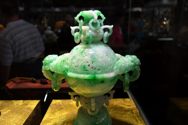 Jade carving works at Yunnan Cultural Industry Expo