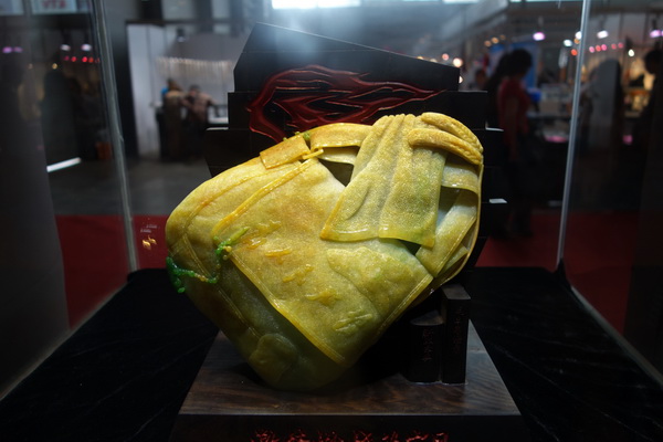 Jade carving works at Yunnan Cultural Industry Expo