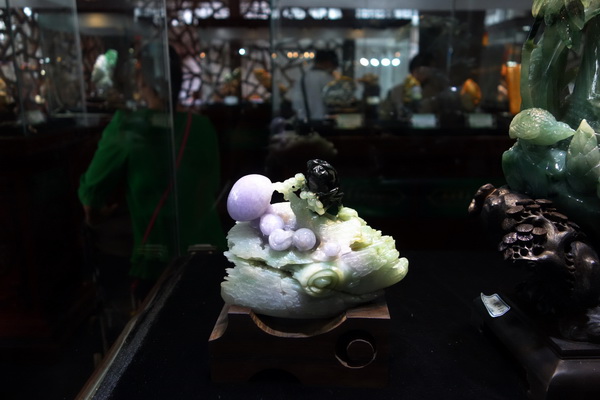 Jade carving works at Yunnan Cultural Industry Expo