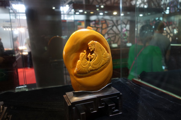 Jade carving works at Yunnan Cultural Industry Expo