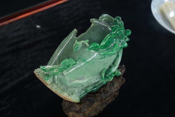 Jade carving works at Yunnan Cultural Industry Expo