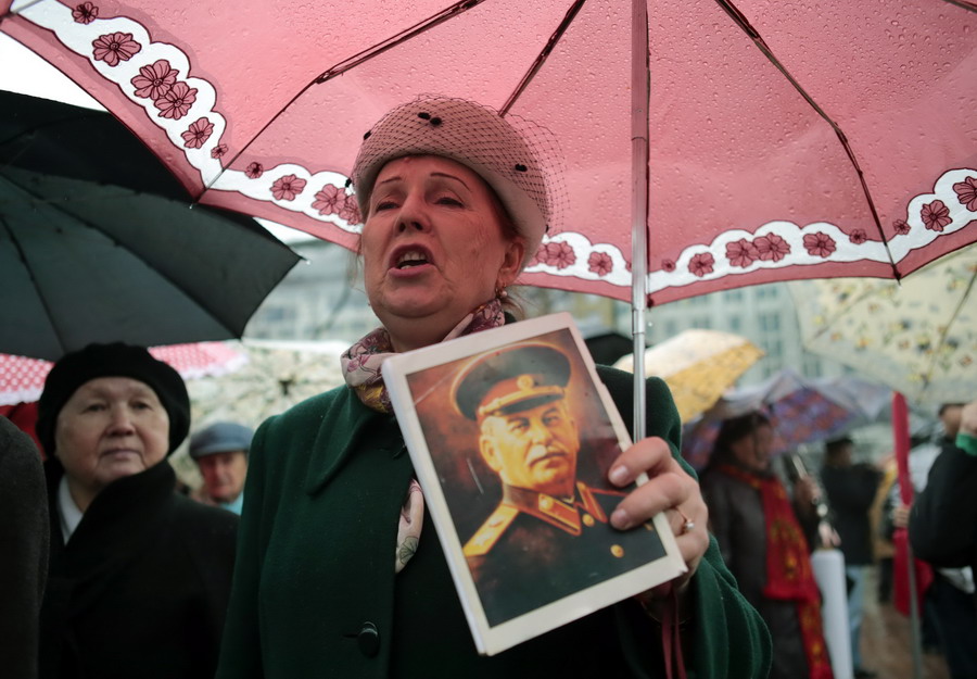 Moscow commemorates October Revolution
